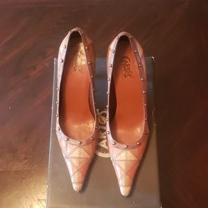 Slightly worn Patchwork pump